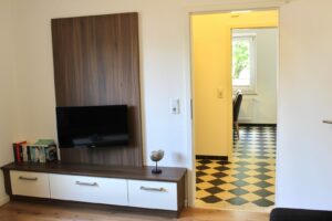 Rheinstraße-EG-Fernseher-min